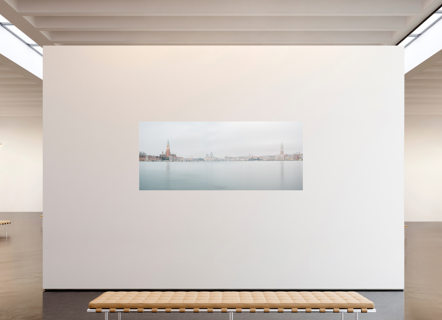 237,5 x 100 cm, Tirage couleur sur support solide en aluminium, recouvert d’une protection transparente (plexiglas). Venise au lever du jour – Panorama de San Giorgio Maggiore et Santa Maria della Salute