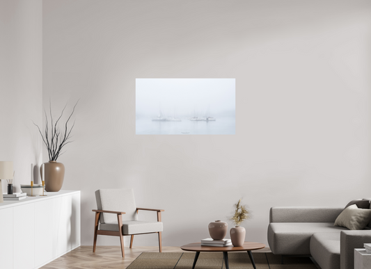 112 x 63 cm, Impression directe couleur ou noir et blanc sur plaque d'aluminium (Solidité-Durabilité) Mâts et brume – paysage marin apaisant