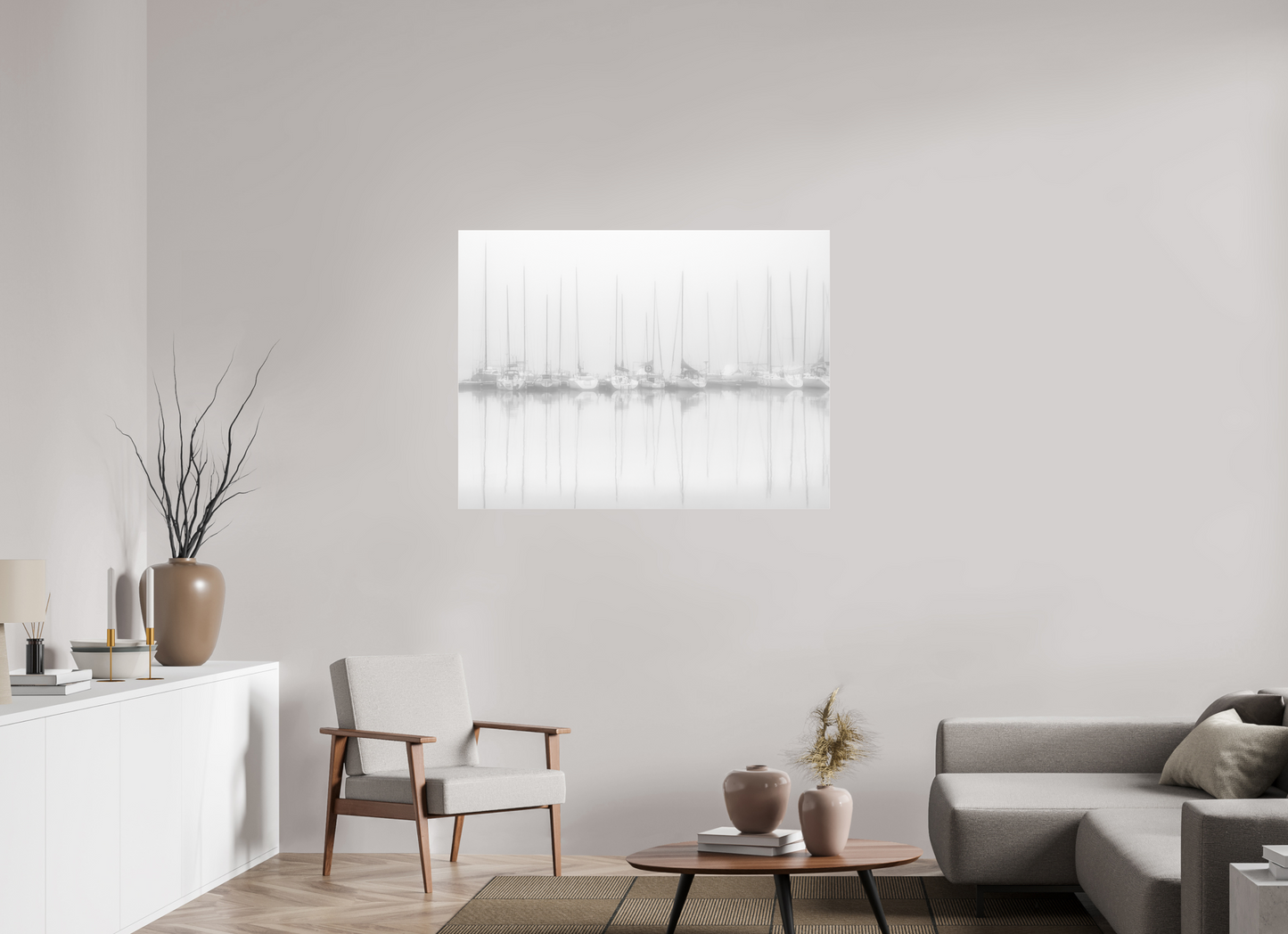 120 x 90 cm, Tirage noir et blanc sur plaque alu, avec une protection en plexiglass (durabilité-profondeur) Voiliers au port par temps de brume – Photo atmosphérique