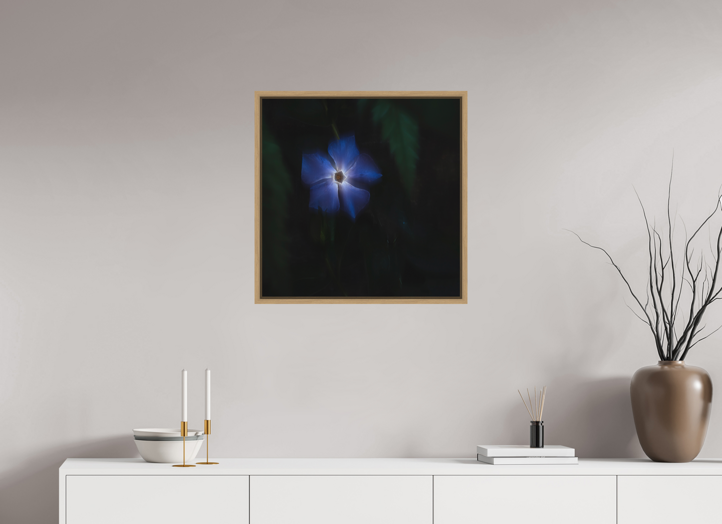 60 x 60 cm, Impression sur support rigide (Forex) avec cadre élégant type “caisse américaine” Pervenche