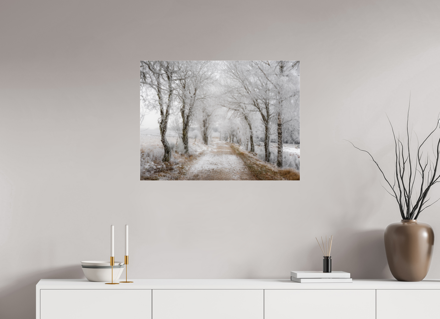 80 x 60 cm, Tirage couleur sur support solide en aluminium, recouvert d’une protection transparente (plexiglas). Tout là-bas