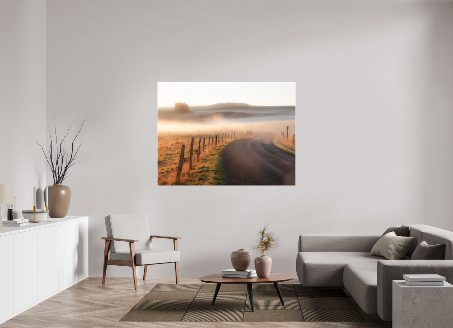 160 x 120 cm, Tirage couleur sur support solide en aluminium, recouvert d’une protection transparente (plexiglas). Route dans la brume dorée