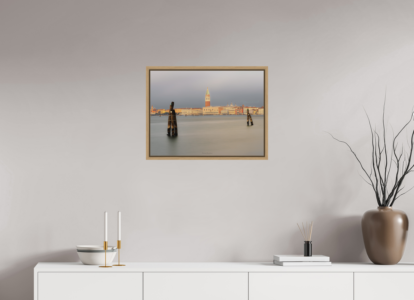 60 x 45 cm, Impression sur support rigide (Forex) avec cadre élégant type “caisse américaine” Venise au crépuscule : vue sur le Campanile et la lagune