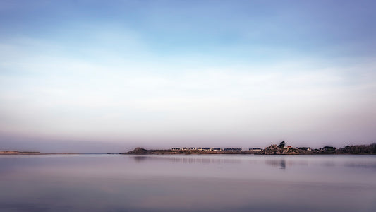 Aube pastel sur le littoral breton