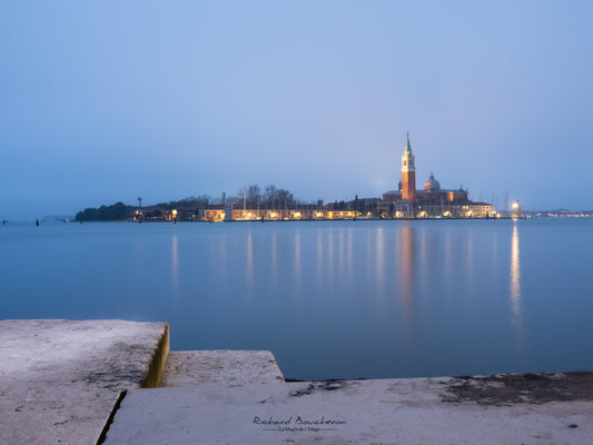 Venise nocturne : la magie du Grand Canal sous les lumières dorées