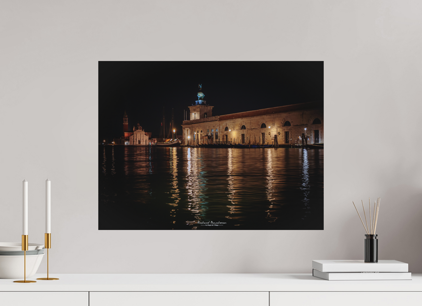 60 x 45 cm, Impression directe couleur ou noir et blanc sur plaque d'aluminium (Solidité-Durabilité) Venise de nuit – Punta della Dogana illuminée