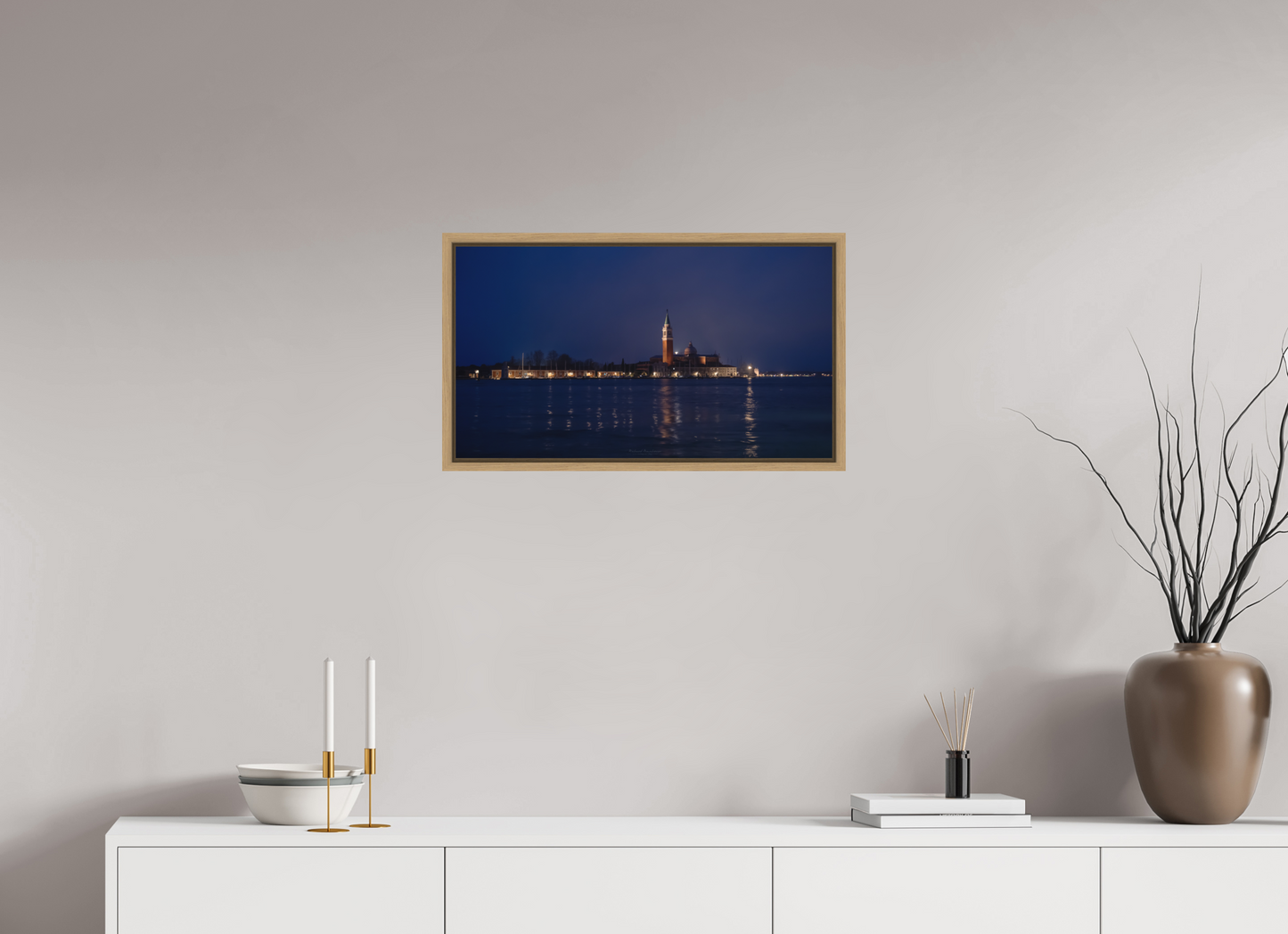 64 x 36 cm, Impression sur support rigide (Forex) avec cadre élégant type “caisse américaine” Venice Nocturne – Lights of San Giorgio Maggiore