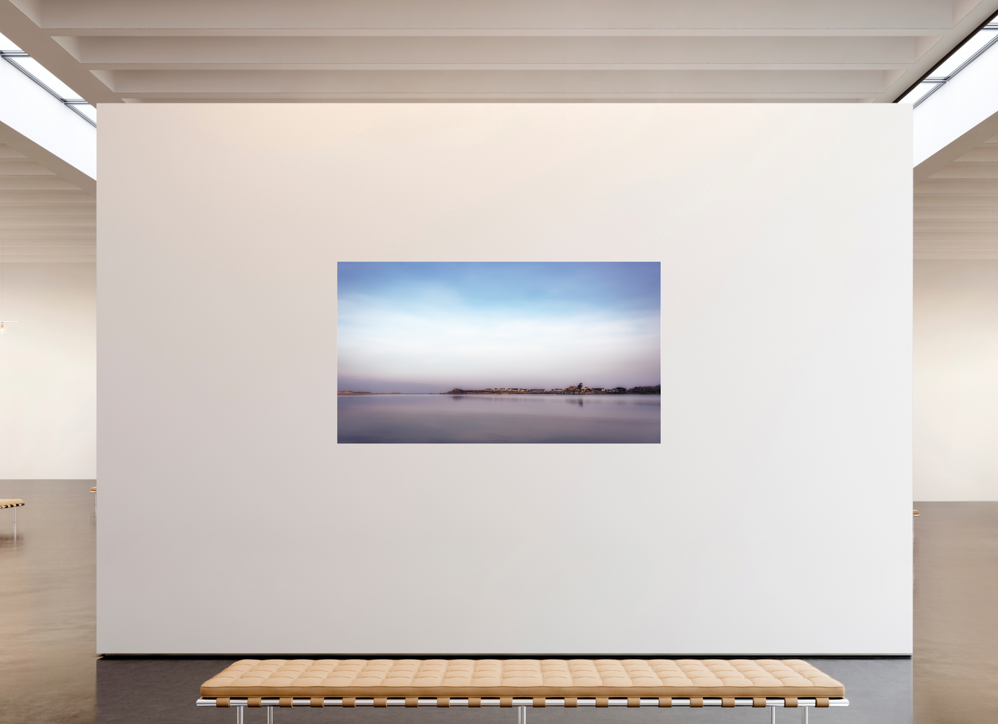 208 x 117 cm, Tirage couleur sur support solide en aluminium, recouvert d’une protection transparente (plexiglas). Aube pastel sur le littoral breton