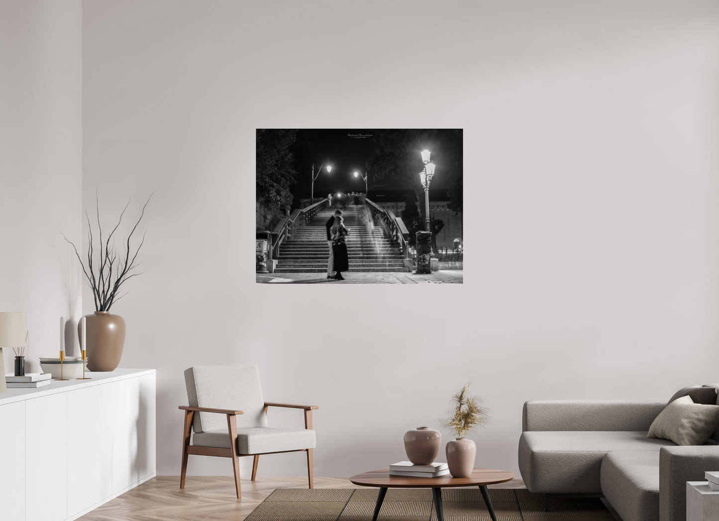 120 x 90 cm, Tirage noir et blanc sur plaque alu, avec une protection en plexiglass (durabilité-profondeur) Les amoureux du Pont de l’Accademia à Venise : lumière douce sur le Grand Canal