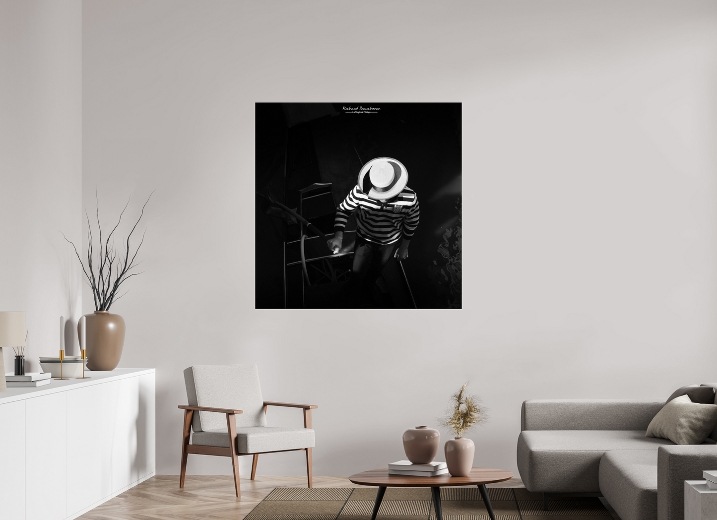 120 x 120 cm, Tirage noir et blanc sur plaque alu, avec une protection en plexiglass (durabilité-profondeur) Jeu d’ombres sur un gondolier