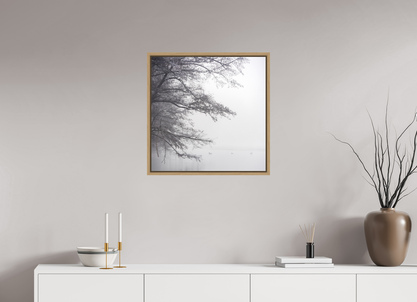 60 x 60 cm, Impression sur support rigide (Forex) avec cadre élégant type “caisse américaine” Au petit matin, dans la brume | Photographie paysage hivernal minimaliste noir et blanc