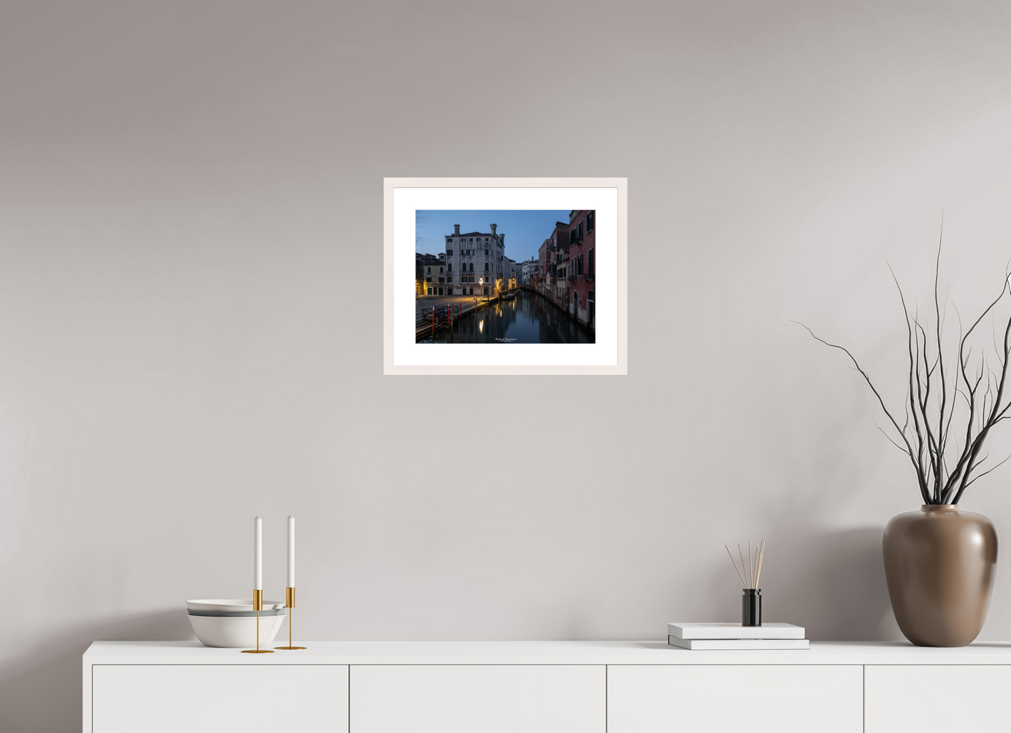 40 x 30 cm, Tirage Fine Art 30×40 cm — Passe-partout — Cadre Venise au crépuscule : canal silencieux et lumière dorée