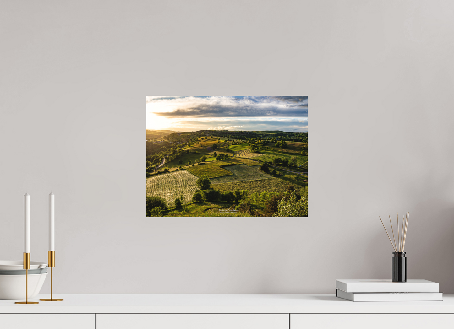 40 x 30 cm, Impression directe couleur ou noir et blanc sur plaque d'aluminium (Solidité-Durabilité) Paysage d'Auvergne en période de fenaison