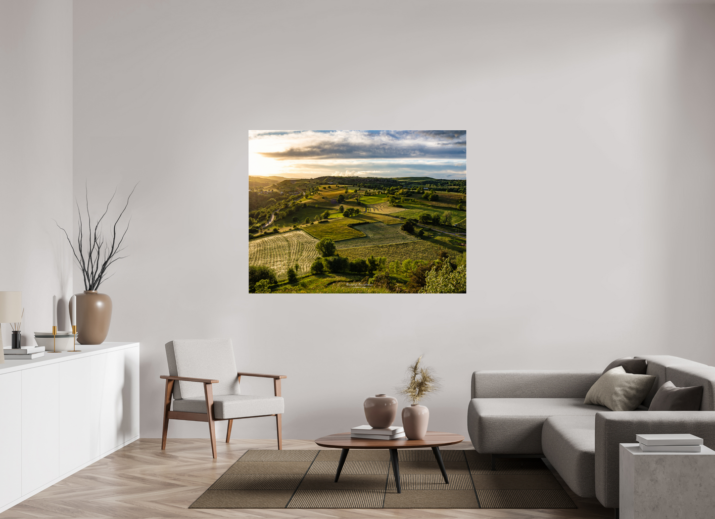 160 x 120 cm, Tirage couleur sur support solide en aluminium, recouvert d’une protection transparente (plexiglas). Paysage d'Auvergne en période de fenaison