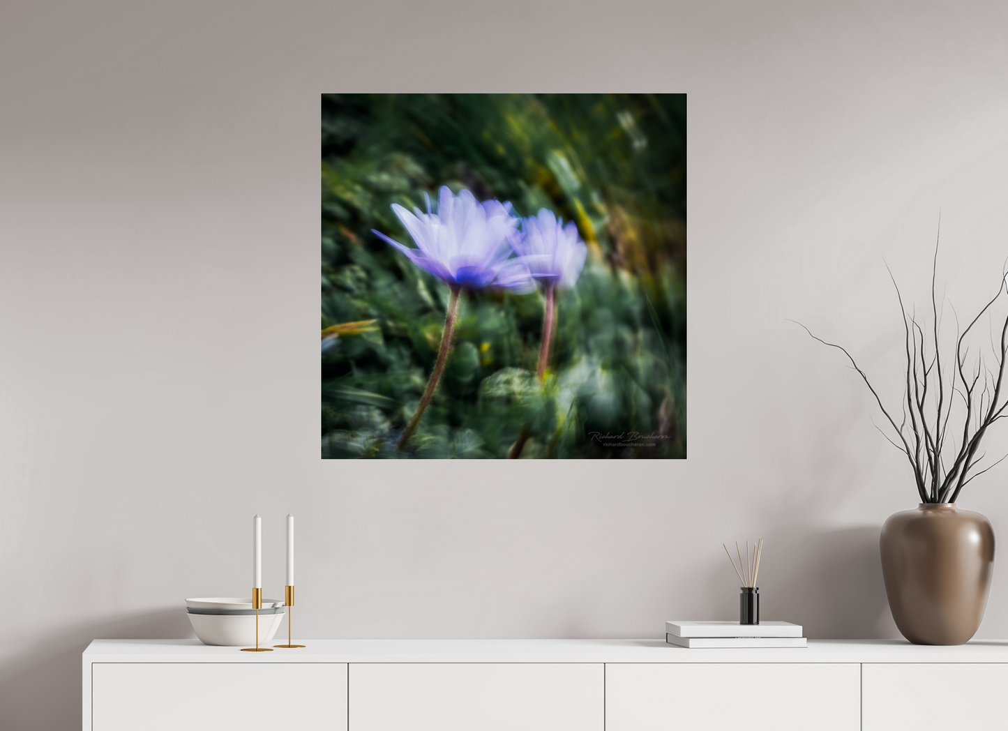80 x 80 cm, Tirage couleur sur support solide en aluminium, recouvert d’une protection transparente (plexiglas). Le vent nous anime