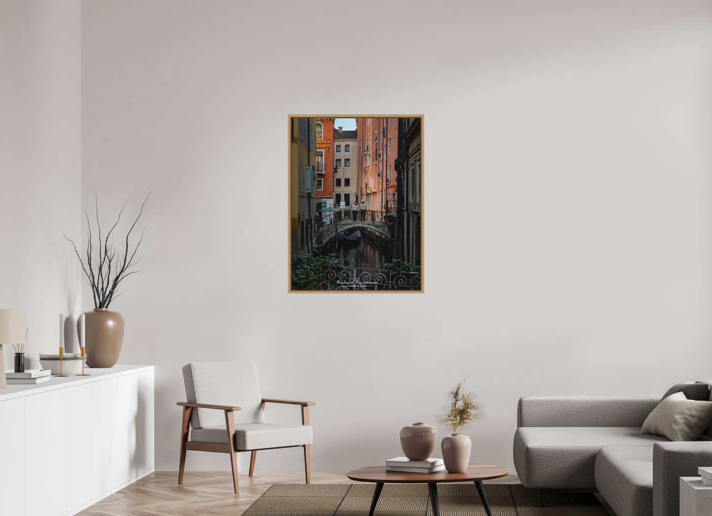 75 x 100 cm, Impression sur support rigide (Forex) avec cadre élégant type “caisse américaine” Scène Authentique de Venise — Gondoliers sur un Pont Historique
