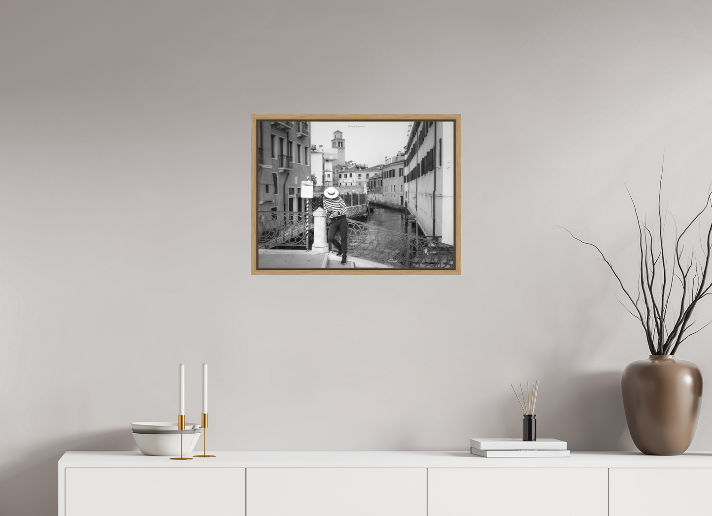 60 x 45 cm, Impression sur support rigide (Forex) avec cadre élégant type “caisse américaine” Venise Noir et Blanc sur un Pont du Cannaregio