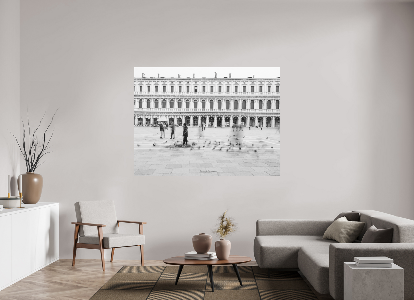 180 x 135 cm, Impression directe couleur ou noir et blanc sur plaque d'aluminium (Solidité-Durabilité) Dans le mouvement de la place Saint-Marc – Photographie noir et blanc