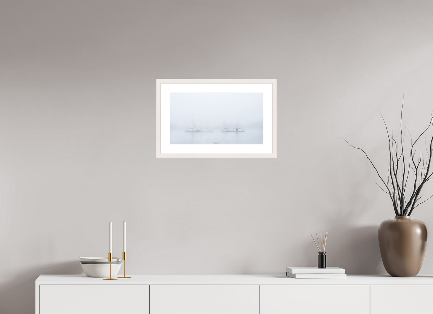48 x 27 cm, Tirage Fine Art 30×40 cm — Passe-partout — Cadre Mâts et brume – paysage marin apaisant