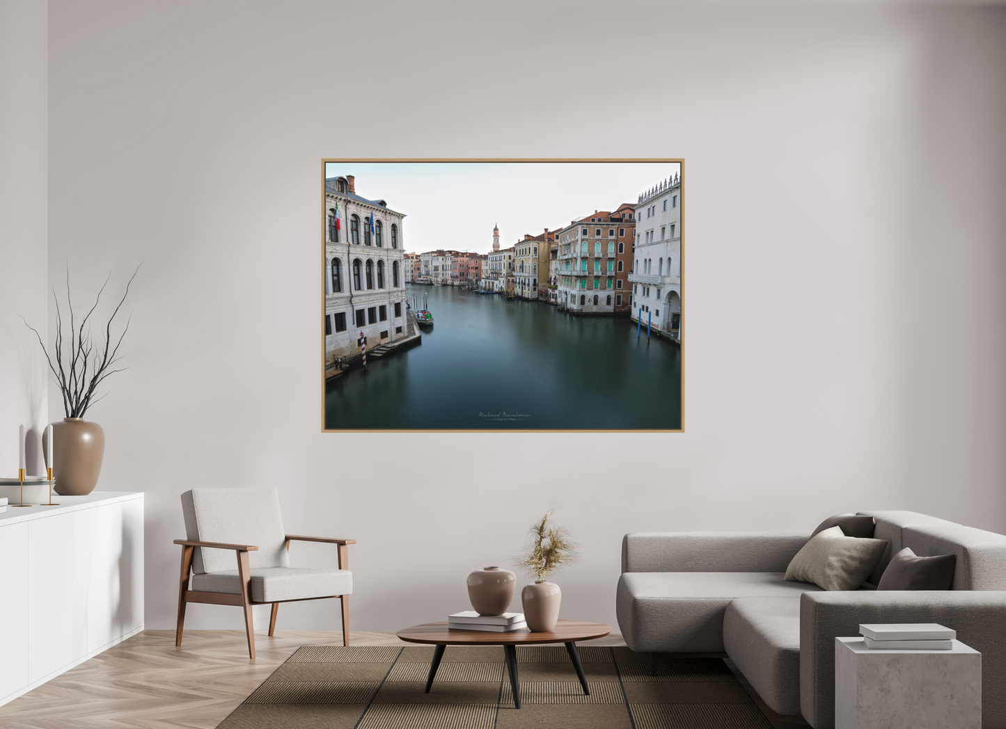180 x 135 cm, Impression sur support rigide (Forex) avec cadre élégant type “caisse américaine” Venise au fil de l’eau – vue calme du Grand Canal et palais vénitiens