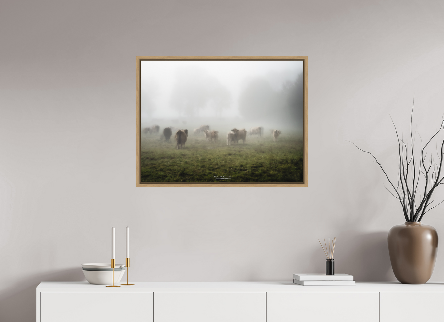 80 x 60 cm, Impression sur support rigide (Forex) avec cadre élégant type “caisse américaine” Brume Matinale et Troupeau Paisible | Tirage Photo Fine Art