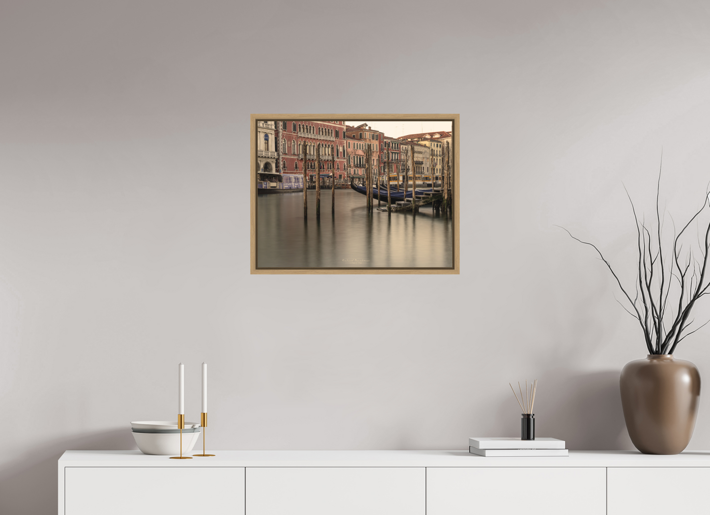 60 x 45 cm, Impression sur support rigide (Forex) avec cadre élégant type “caisse américaine” Lumière douce sur les gondoles du Grand Canal