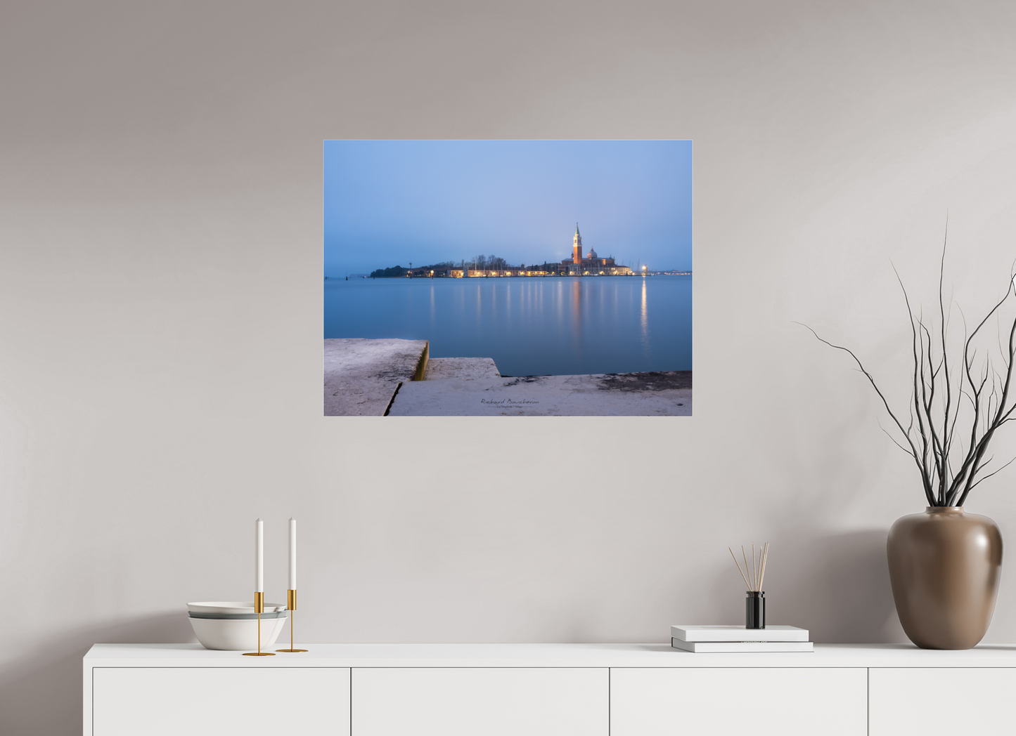 80 x 60 cm, Tirage couleur sur support solide en aluminium, recouvert d’une protection transparente (plexiglas). San Giorgio Maggiore à la pointe du jour
