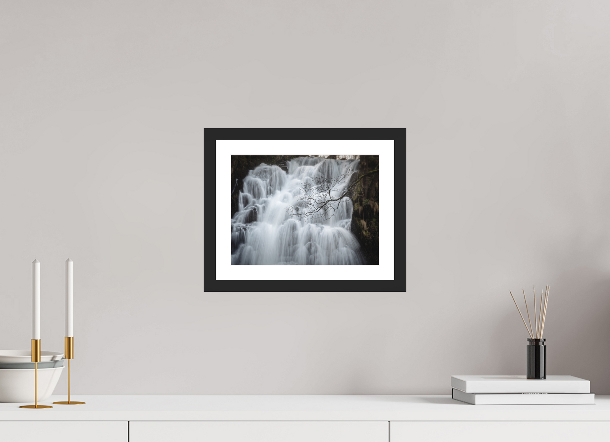 28 x 21 cm, 3- Tirage couleur + p.p + cadre Waterfall #1 - Cascade #1