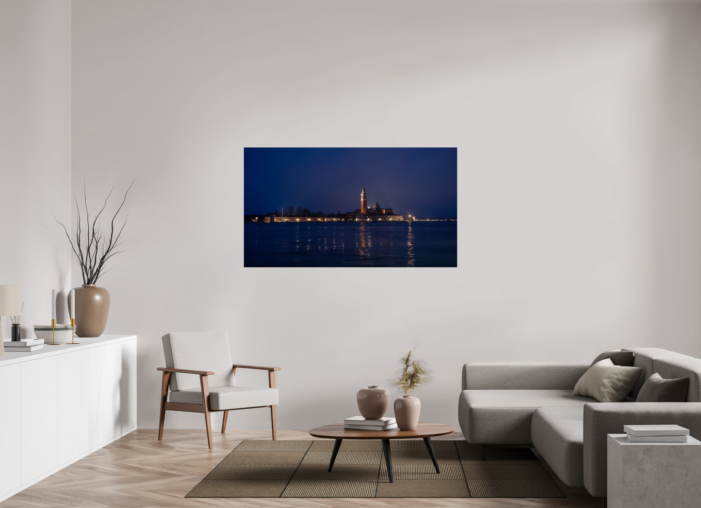 160 x 90 cm, Tirage couleur sur support solide en aluminium, recouvert d’une protection transparente (plexiglas). Venice Nocturne – Lights of San Giorgio Maggiore