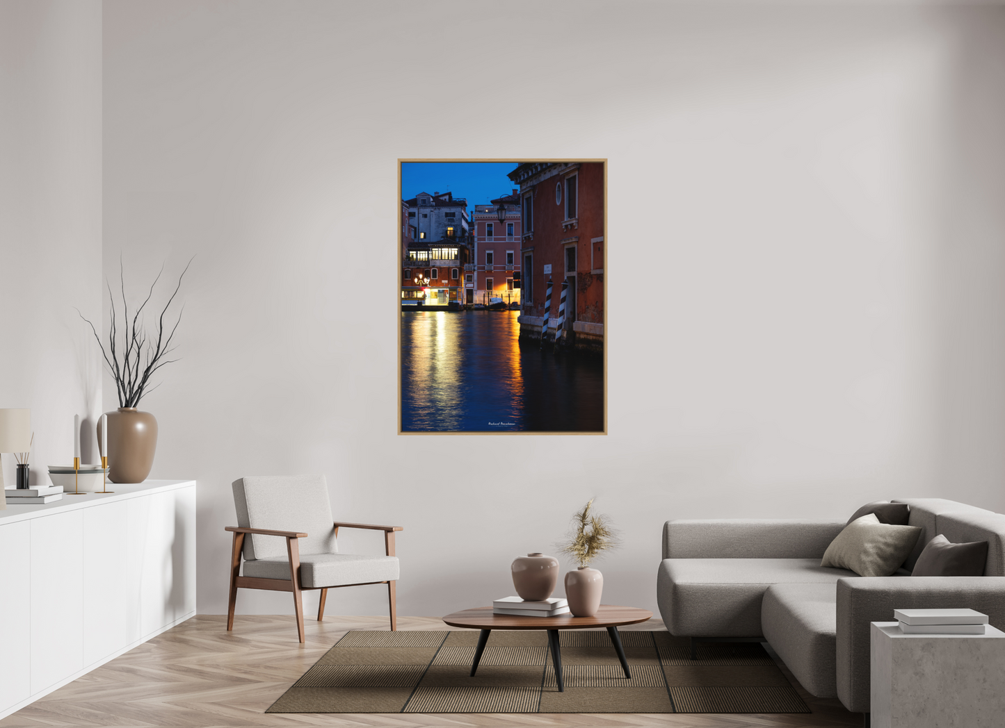 105 x 140 cm, Impression sur support rigide (Forex) avec cadre élégant type “caisse américaine” Venise de Nuit : Ambiance Poétique sur les Canaux Illuminés