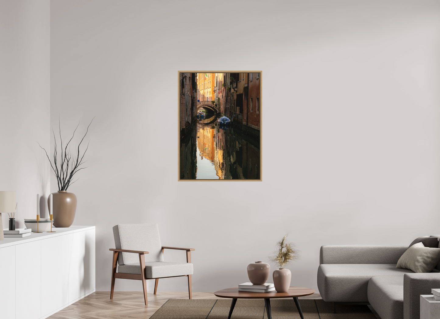 75 x 100 cm, Impression sur support rigide (Forex) avec cadre élégant type “caisse américaine” Venise intime : un canal silencieux baigné de lumière