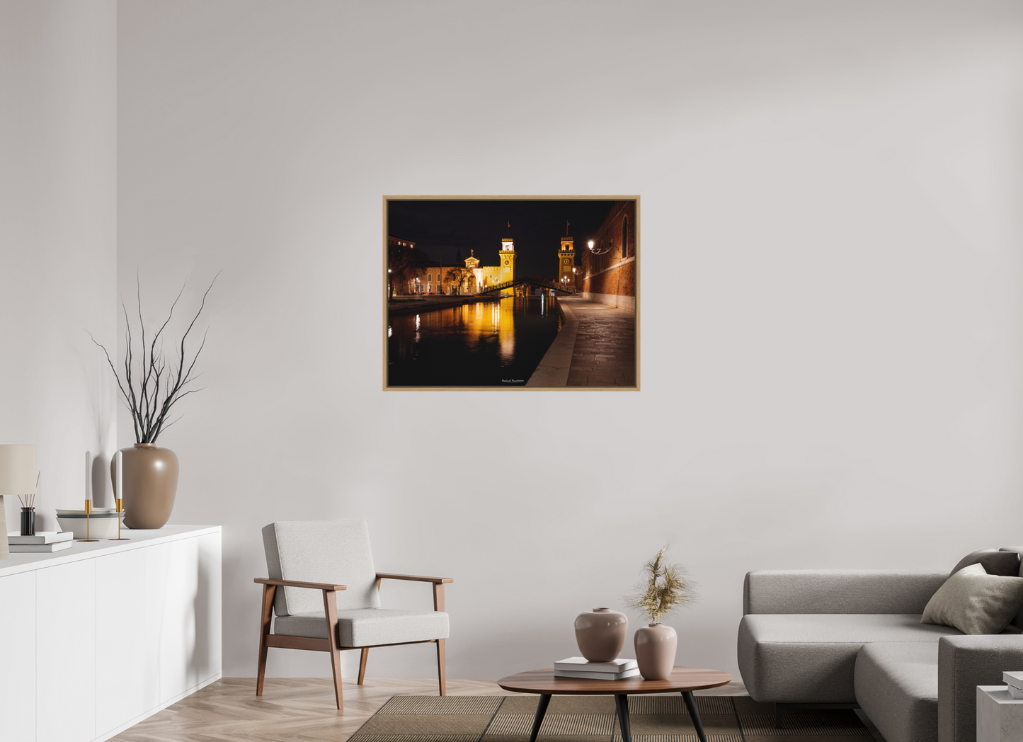 100 x 75 cm, Impression sur support rigide (Forex) avec cadre élégant type “caisse américaine” Venise nocturne – L’Arsenal illuminé et ses ponts historiques
