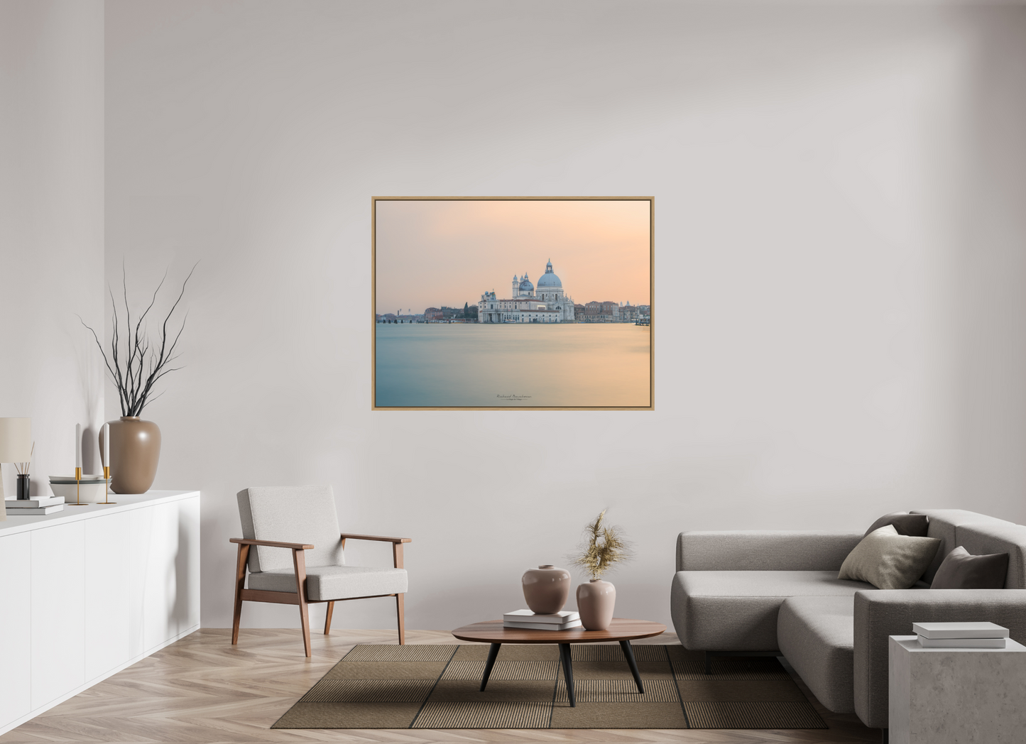 140 x 105 cm, Impression sur support rigide (Forex) avec cadre élégant type “caisse américaine” Venise, souffle de lumière sur la Salute