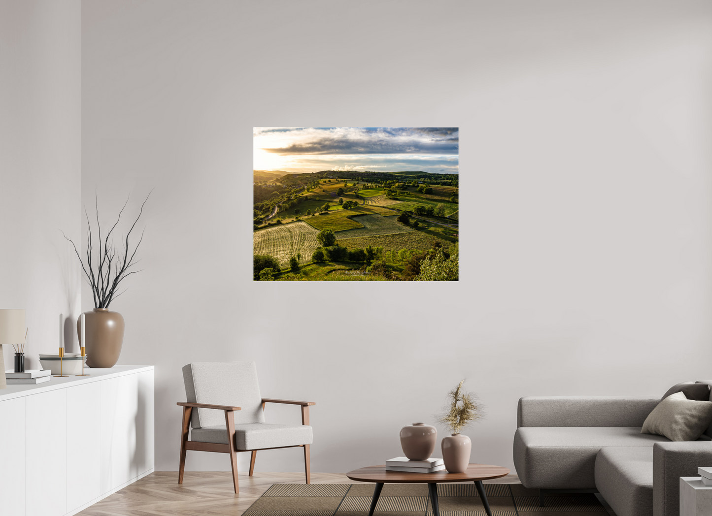 120 x 90 cm, Tirage couleur sur support solide en aluminium, recouvert d’une protection transparente (plexiglas). Paysage d'Auvergne en période de fenaison