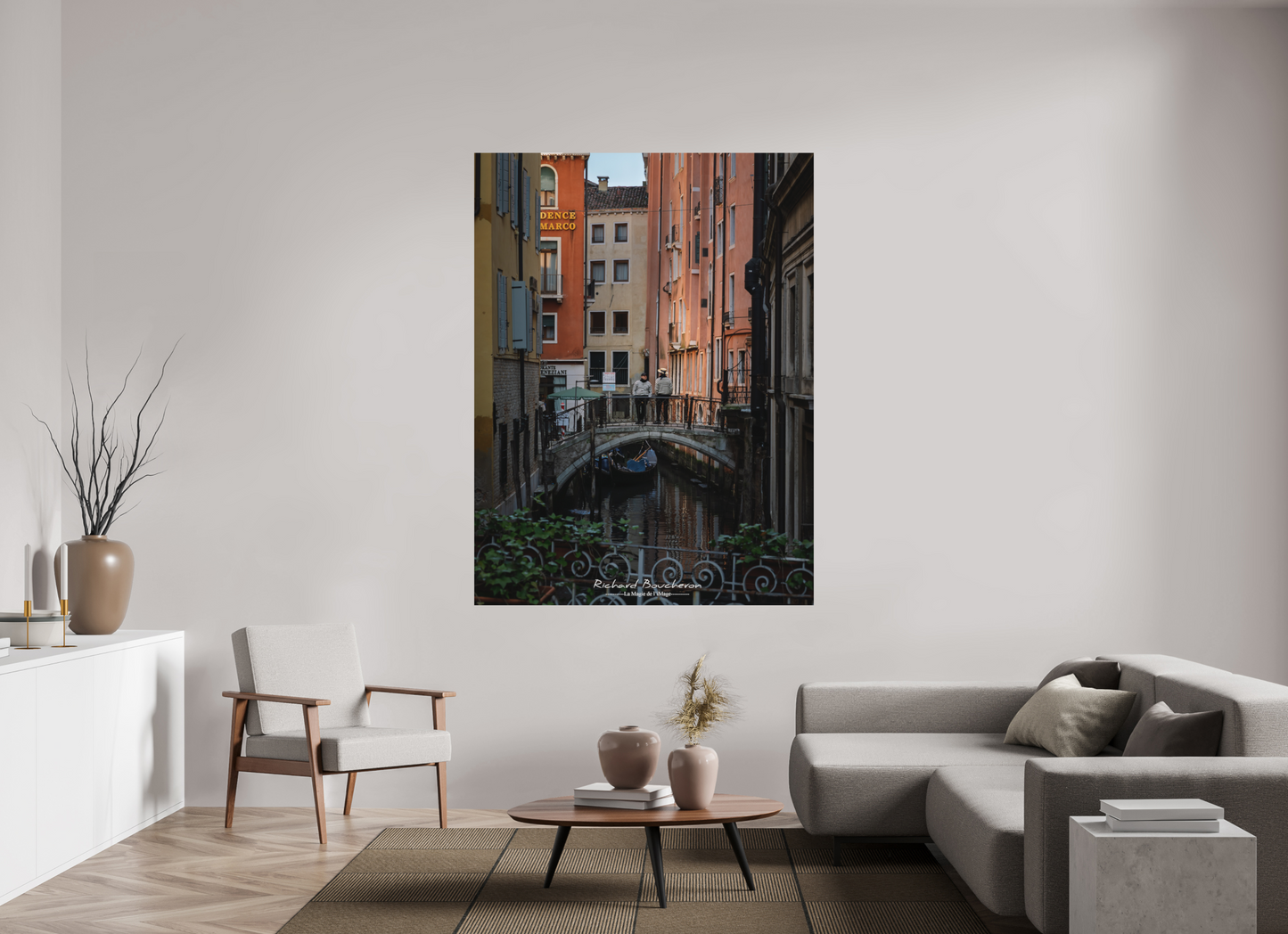 135 x 180 cm, Impression directe couleur ou noir et blanc sur plaque d'aluminium (Solidité-Durabilité) Scène Authentique de Venise — Gondoliers sur un Pont Historique