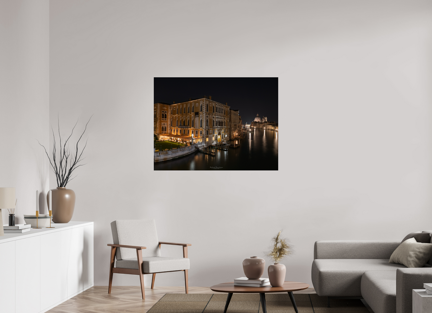 120 x 90 cm, Tirage couleur sur support solide en aluminium, recouvert d’une protection transparente (plexiglas). Palazzo Cavalli‑Franchetti au crépuscule