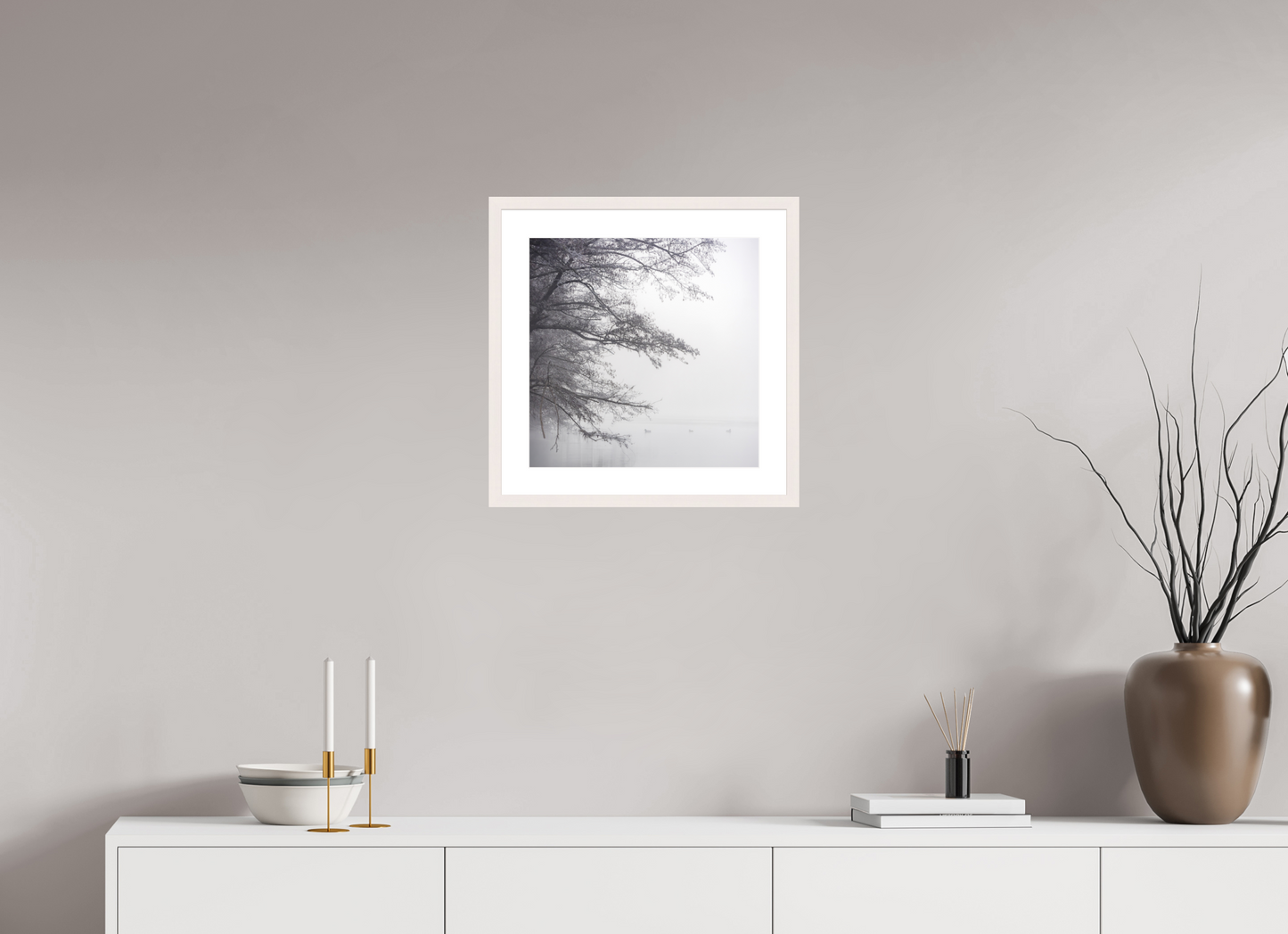 40 x 40 cm, Tirage Fine Art 30×40 cm — Passe-partout — Cadre Au petit matin, dans la brume | Photographie paysage hivernal minimaliste noir et blanc