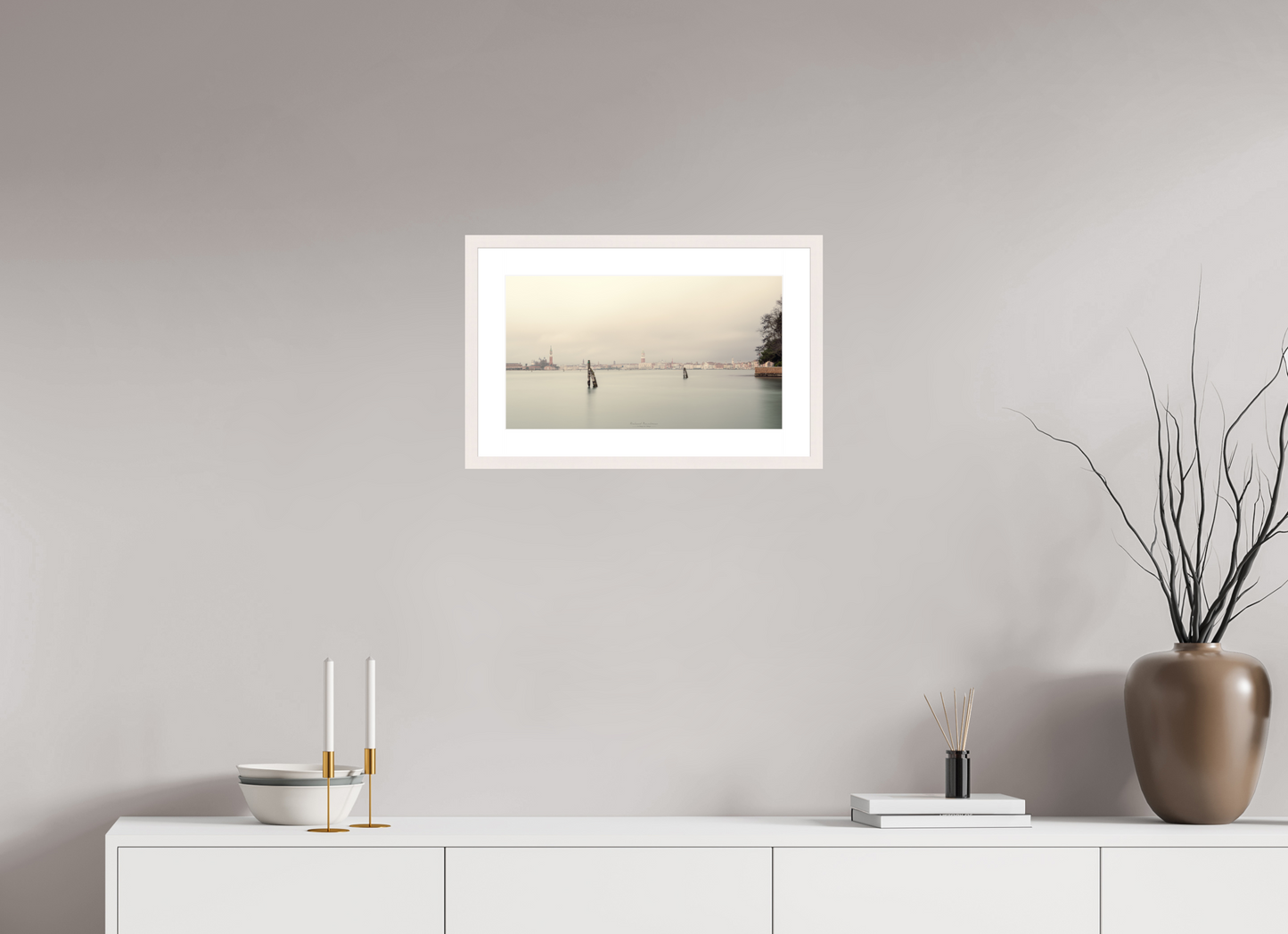 48 x 27 cm, Tirage Fine Art 30×40 cm — Passe-partout — Cadre Venise voilée de brume au lever du jour