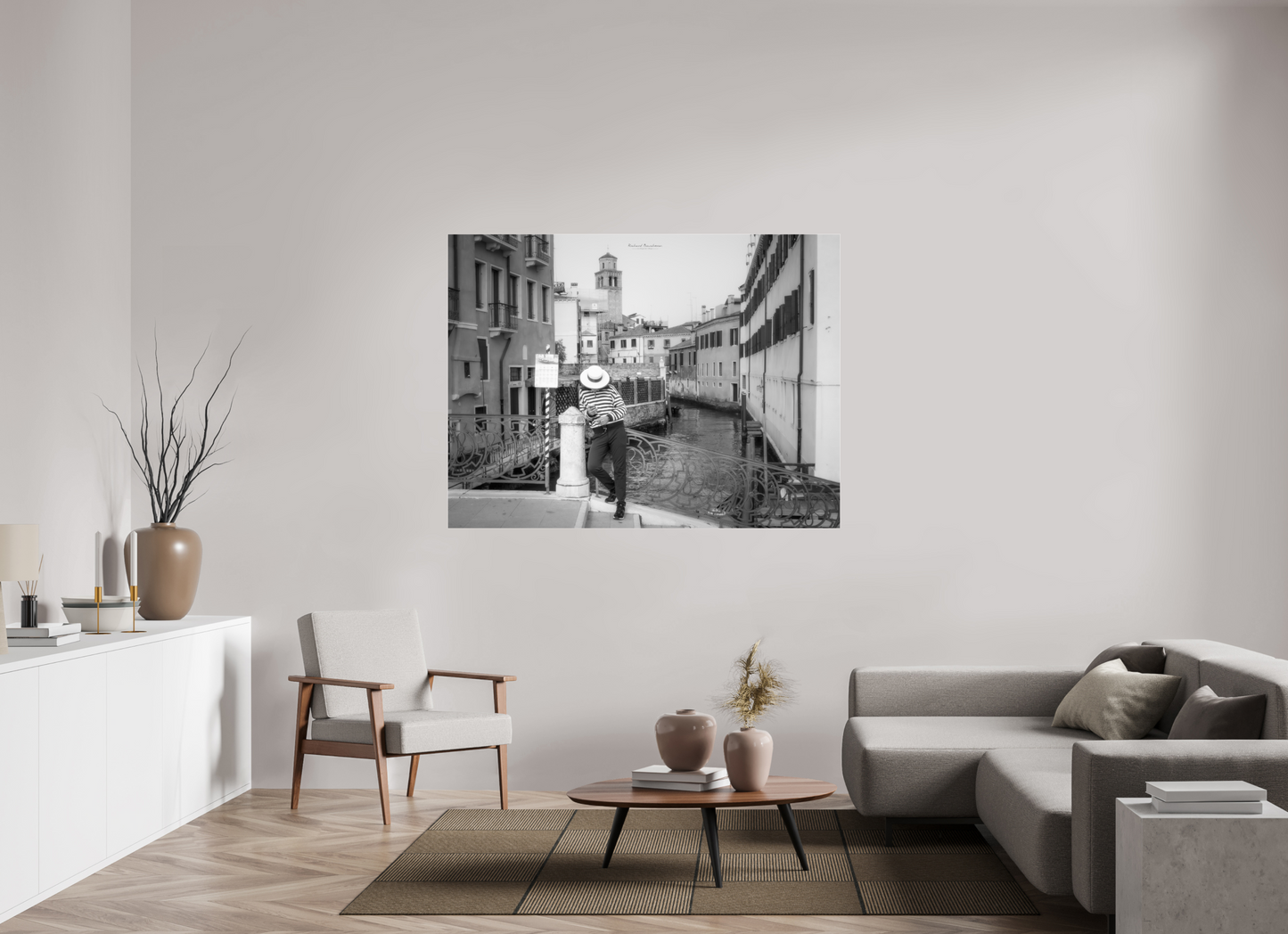 160 x 120 cm, Tirage noir et blanc sur plaque alu, avec une protection en plexiglass (durabilité-profondeur) Venise Noir et Blanc sur un Pont du Cannaregio