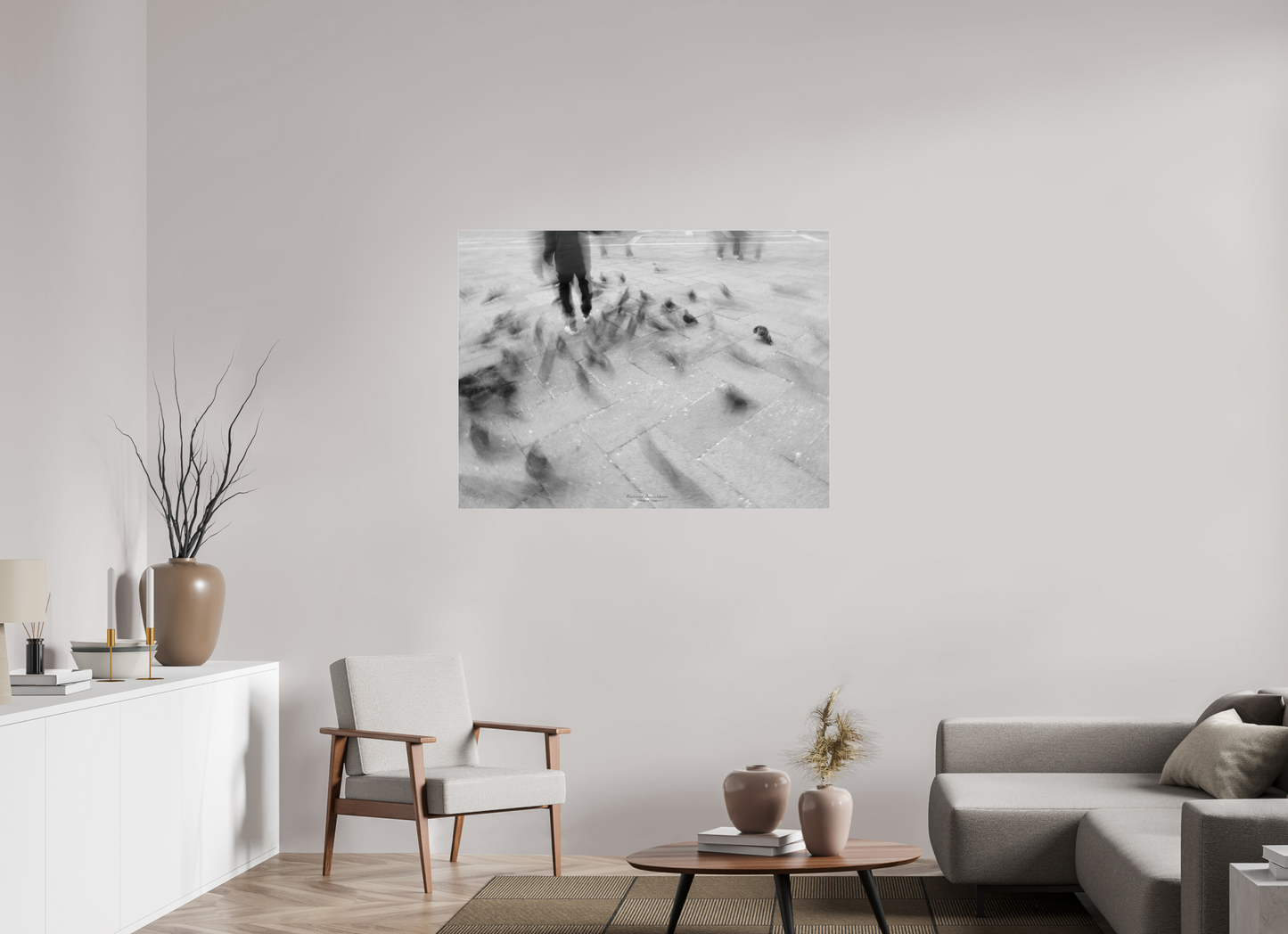 120 x 90 cm, Tirage noir et blanc sur plaque alu, avec une protection en plexiglass (durabilité-profondeur) Les pigeons de la place St Marc – Photographie en noir et blanc