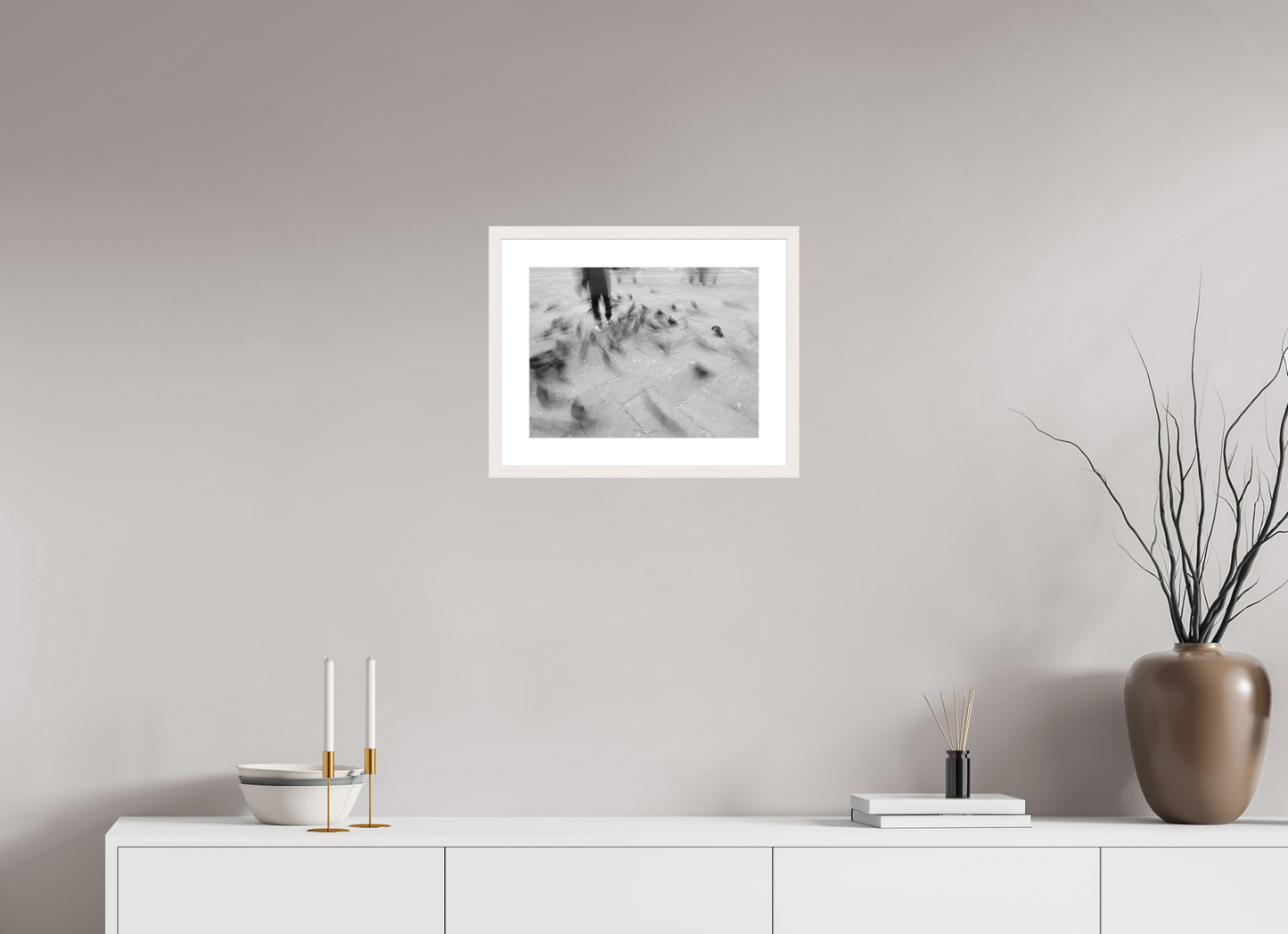 40 x 30 cm, Tirage Fine Art 30×40 cm — Passe-partout — Cadre Les pigeons de la place St Marc – Photographie en noir et blanc