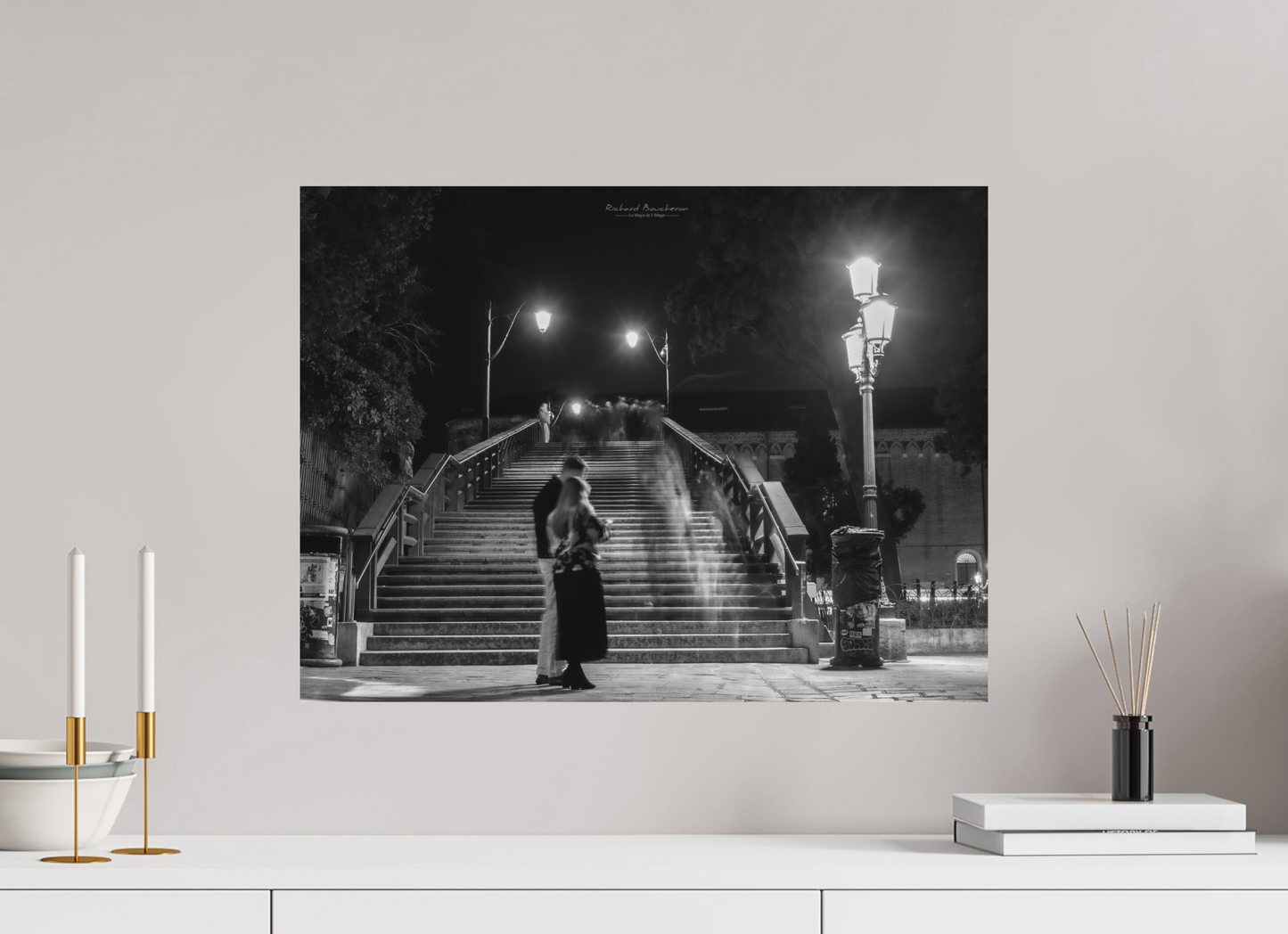 60 x 45 cm, Impression directe couleur ou noir et blanc sur plaque d'aluminium (Solidité-Durabilité) Les amoureux du Pont de l’Accademia à Venise : lumière douce sur le Grand Canal