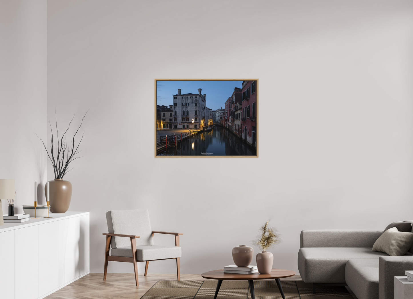 100 x 75 cm, Impression sur support rigide (Forex) avec cadre élégant type “caisse américaine” Venise au crépuscule : canal silencieux et lumière dorée