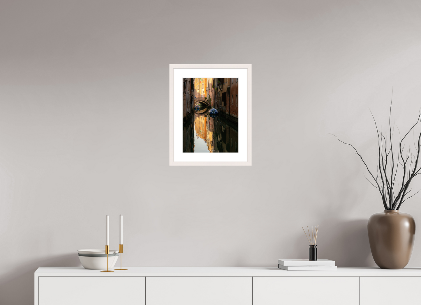 30 x 40 cm, Tirage Fine Art 30×40 cm — Passe-partout — Cadre Venise intime : un canal silencieux baigné de lumière