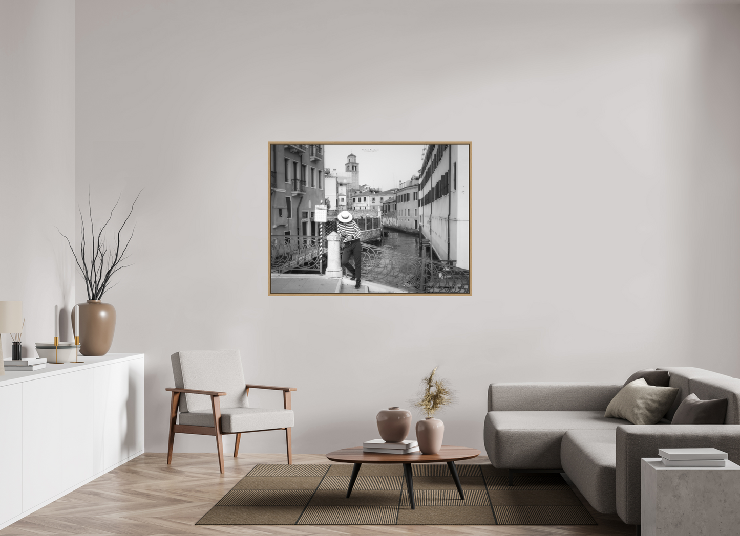 140 x 105 cm, Impression sur support rigide (Forex) avec cadre élégant type “caisse américaine” Venise Noir et Blanc sur un Pont du Cannaregio