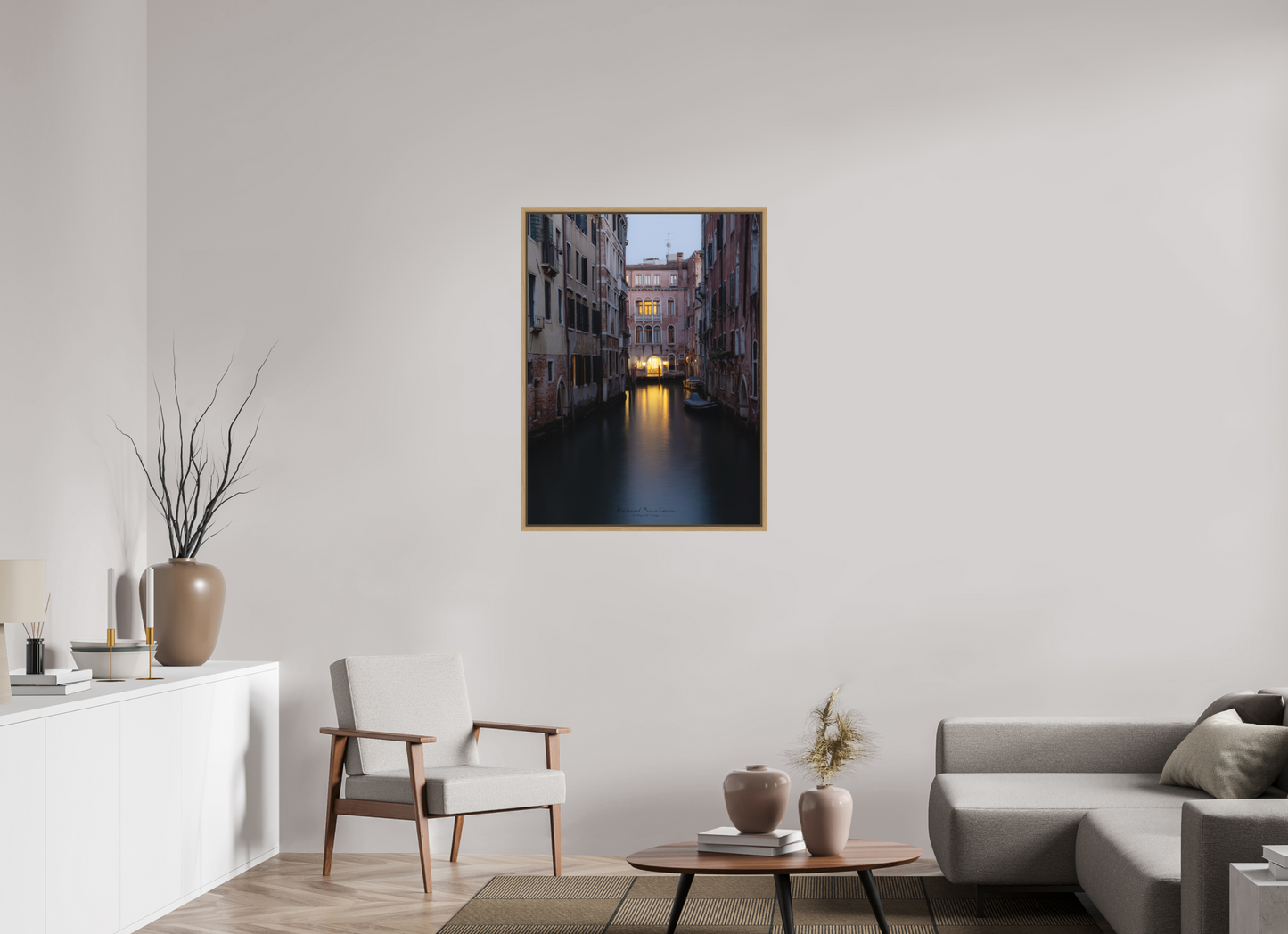 75 x 100 cm, Impression sur support rigide (Forex) avec cadre élégant type “caisse américaine” Venise au Crépuscule : Canal Illuminé et Atmosphère Romantique