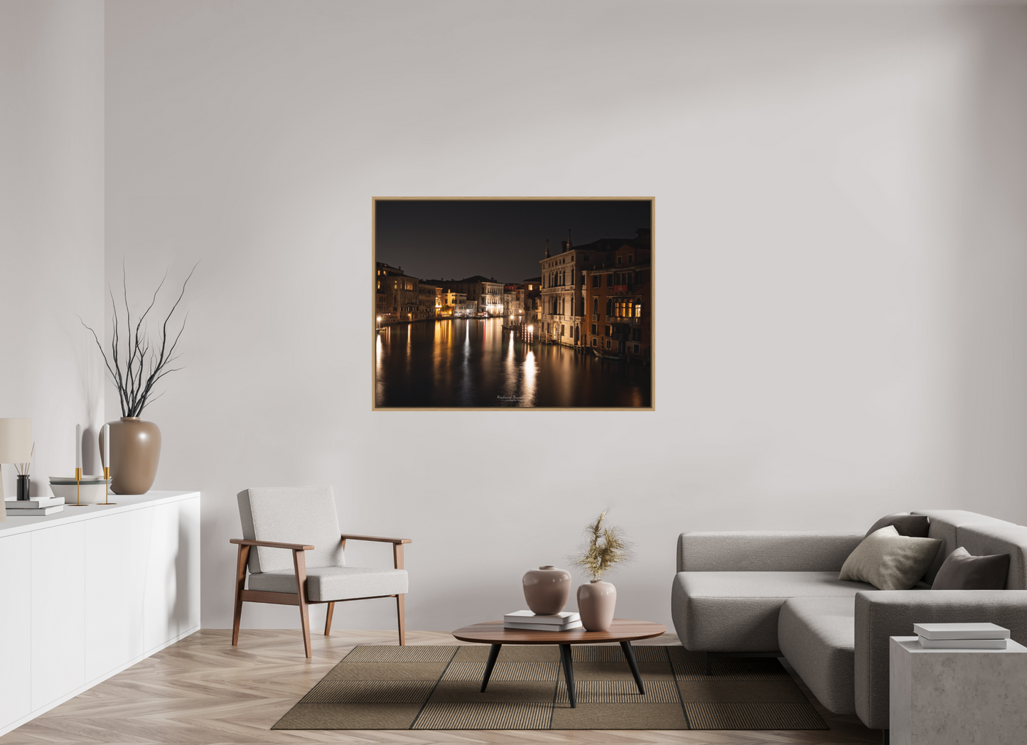 140 x 105 cm, Impression sur support rigide (Forex) avec cadre élégant type “caisse américaine” Venise by night – Reflets dorés sur le Grand Canal