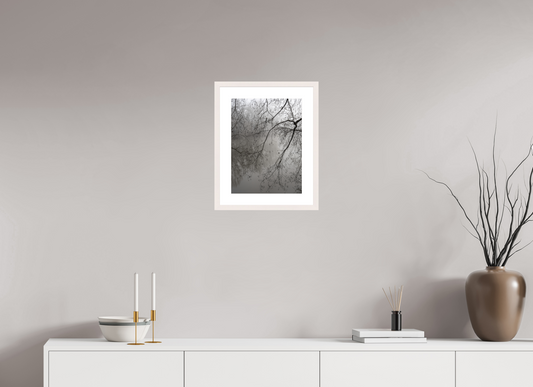 30 x 40 cm, Tirage Fine Art 30×40 cm — Passe-partout — Cadre Tirage photo minimaliste de branches dans la brume